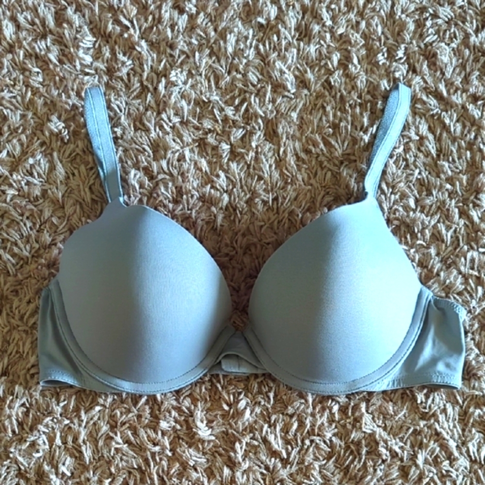 💲 Victoria's Secret Gray Underwire Bra with Molded Cups